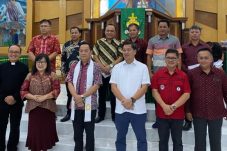 Pnt Caroll Senduk Beri Bantuan Dana 250 Juta Untuk Pelayanan PKB GMIM se-Rayon Tomohon